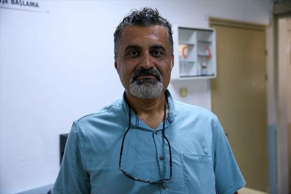 Öğretmenler kendini dezenfekte eden "akıllı" kapı kolu tasarladı