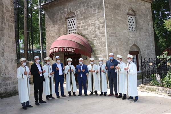 İstanbul'un manevi fatihi Akşemseddin Hazretleri'nin türbesi ziyarete açıldı