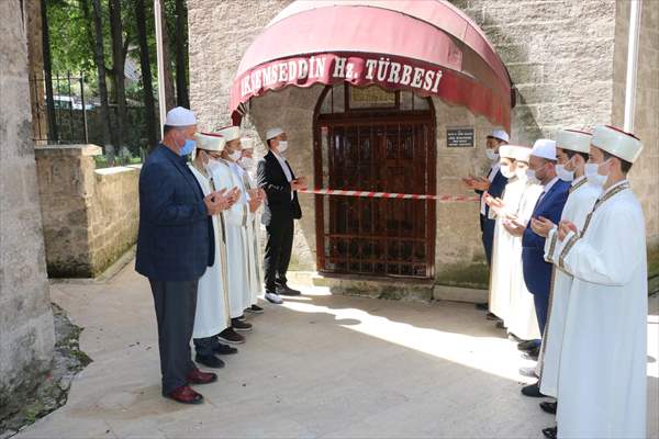 İstanbul'un manevi fatihi Akşemseddin Hazretleri'nin türbesi ziyarete açıldı
