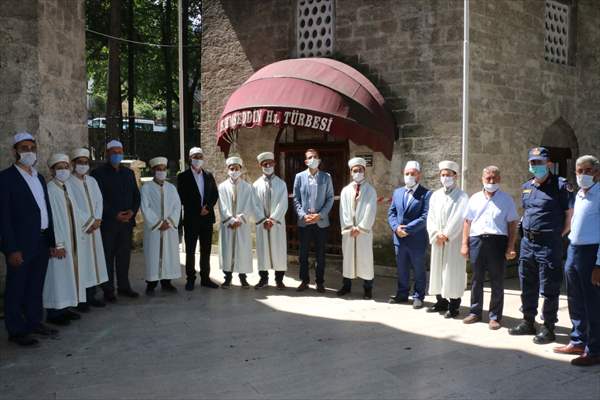 İstanbul'un manevi fatihi Akşemseddin Hazretleri'nin türbesi ziyarete açıldı