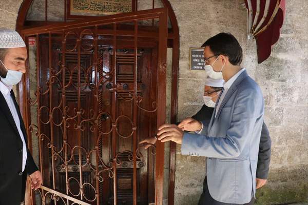 İstanbul'un manevi fatihi Akşemseddin Hazretleri'nin türbesi ziyarete açıldı
