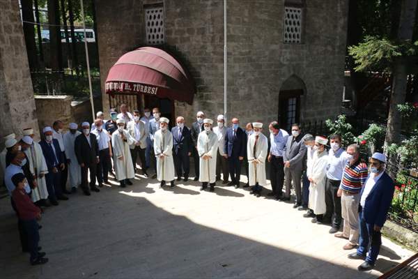 İstanbul'un manevi fatihi Akşemseddin Hazretleri'nin türbesi ziyarete açıldı
