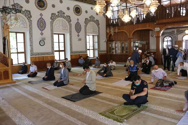İstanbul'un manevi fatihi Akşemseddin Hazretleri'nin türbesi ziyarete açıldı