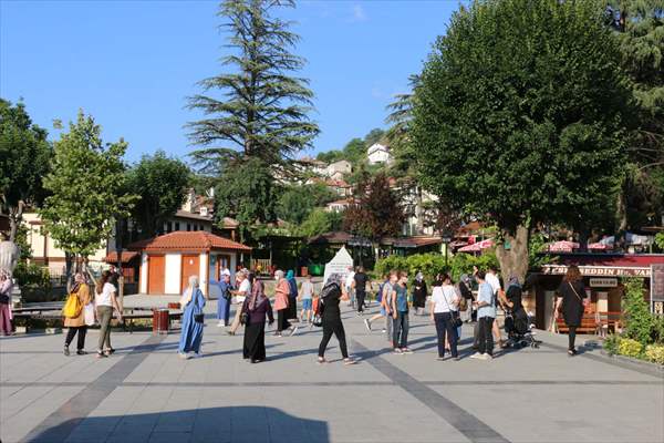 Tarihi Osmanlı kasabası Göynük'te bayram yoğunluğu