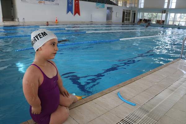 Engelli yüzücü Meryem milli formayı giymek için ter döküyor