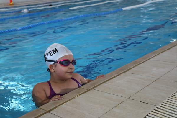 Engelli yüzücü Meryem milli formayı giymek için ter döküyor