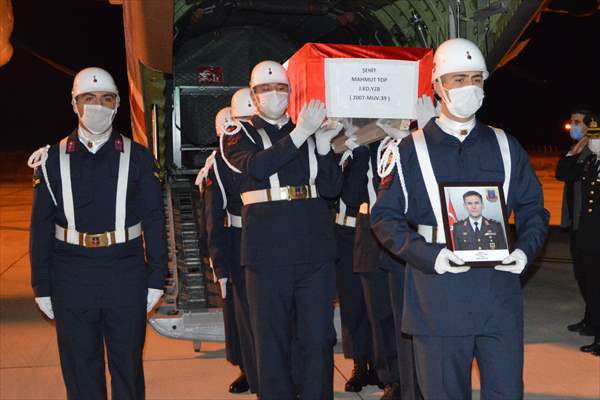 Şehit Yüzbaşı Mahmut Top'un cenazesi Samsun'a getirildi