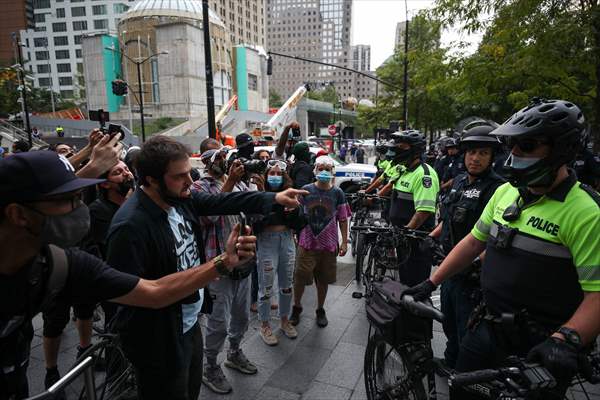 Police detained anti-ICE protestors in NYC
