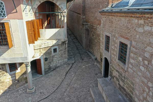 Topkapı Sarayı'nın kapalı bölümlerinden "At Rampası" ziyarete açıldı