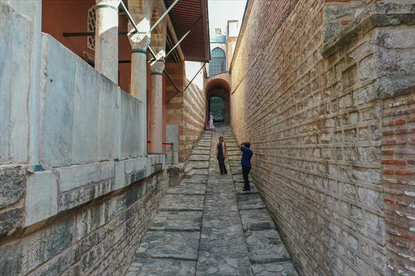 Topkapı Sarayı'nın kapalı bölümlerinden "At Rampası" ziyarete açıldı