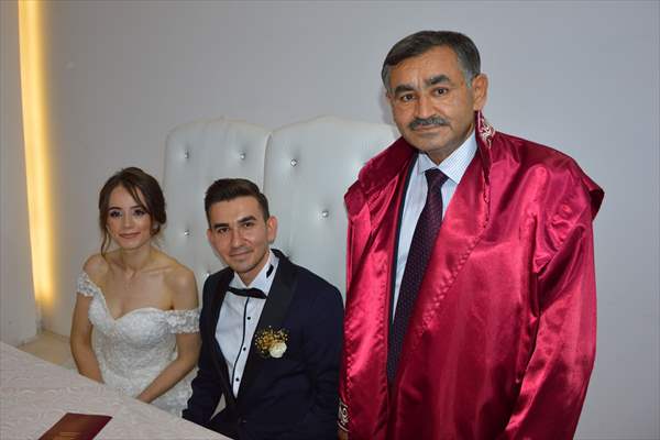 Samsun'da nikah memuru bu kez oğlunun nikahını kıydı