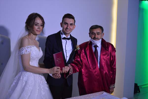 Samsun'da nikah memuru bu kez oğlunun nikahını kıydı