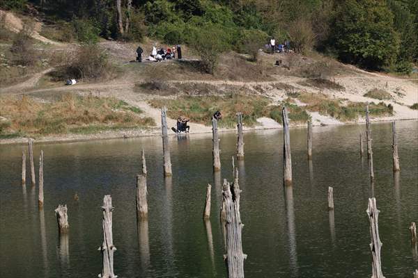 Sülüklü Göl Tabiat Parkı'nda sonbaharın güzellikleri yaşanıyor