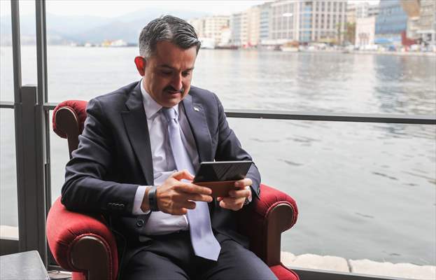 Koyunları kurt saldırısında telef olan aileyi Bakan Pakdemirli sevindirdi