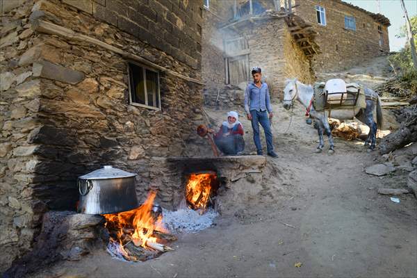 Grape molasses production with traditional method