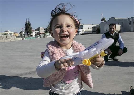 Salwa playing war-play in Syria