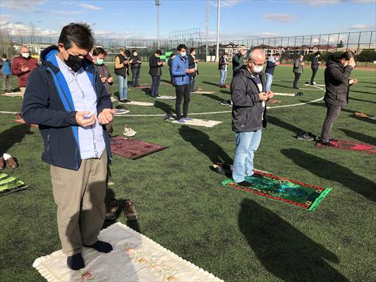 Sakarya'da cuma namazı sonrası yağmur duası yapıldı
