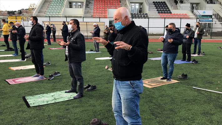 Sakarya'da cuma namazı sonrası yağmur duası yapıldı
