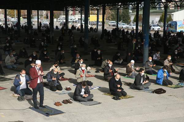 Kocaeli'de cuma namazı sonrasında yağmur duası yapıldı