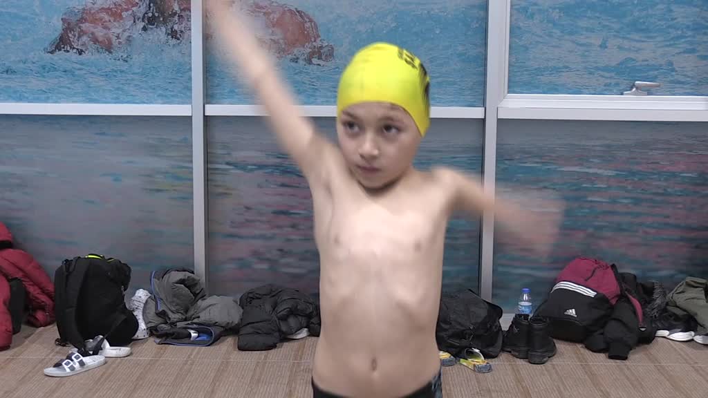 Armless Afghan boy in Turkey inspires other migrants with swimming talent