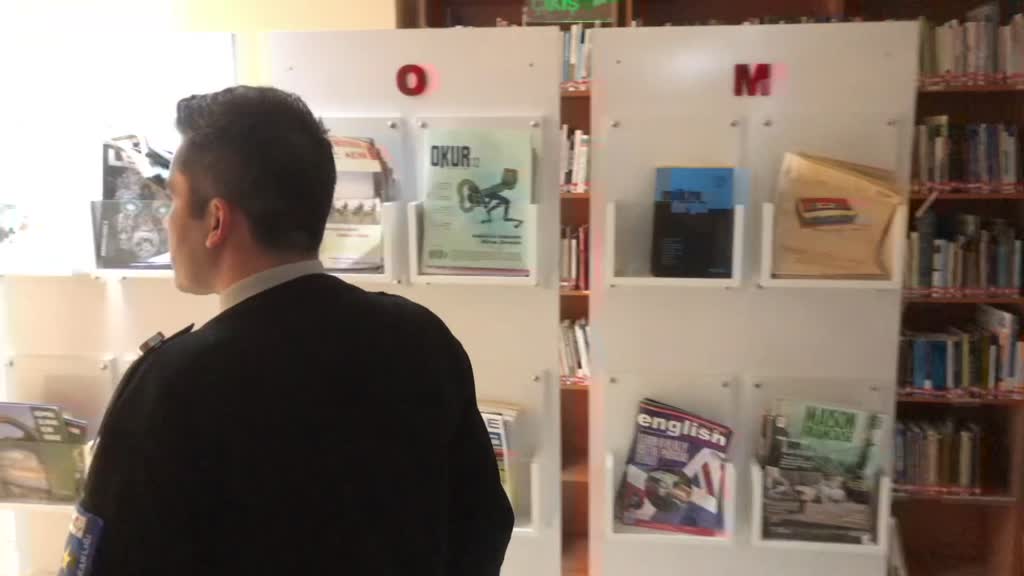 Güvenliğini sağladığı kütüphanede "tesadüfen" kara kalem yeteneğini keşfetti - BİLECİK