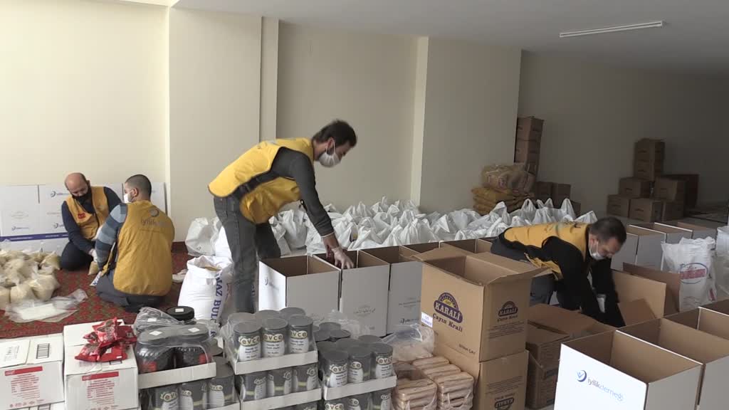 İyilik Derneği 700 aileye gıda yardımı ulaştırdı - ADIYAMAN